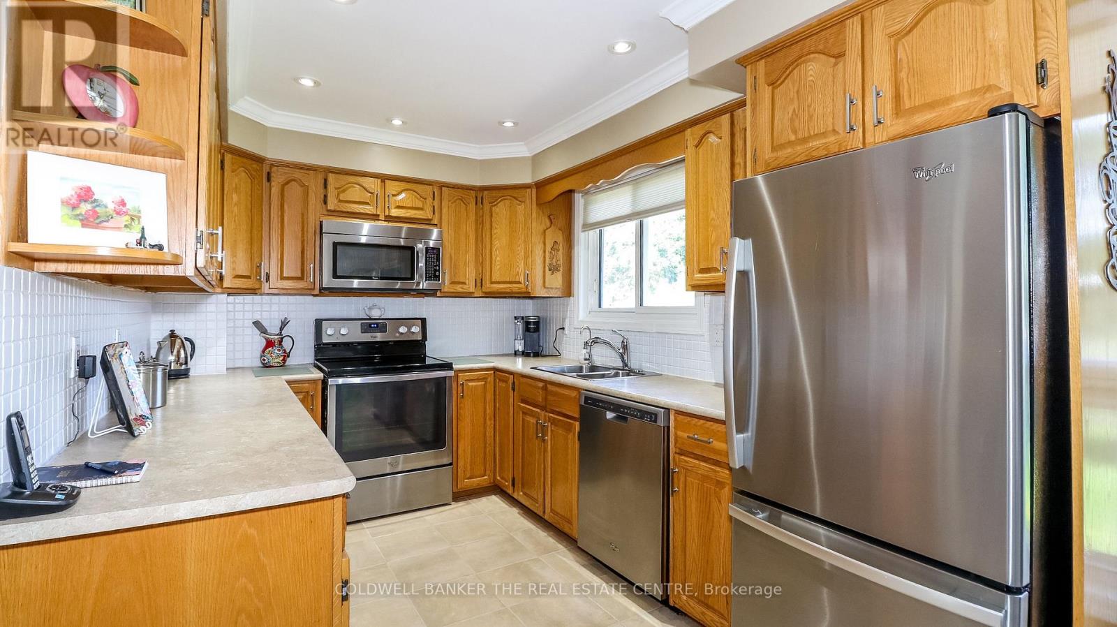 Photo 12 of 60 Chieftain Crescent, Barrie ON