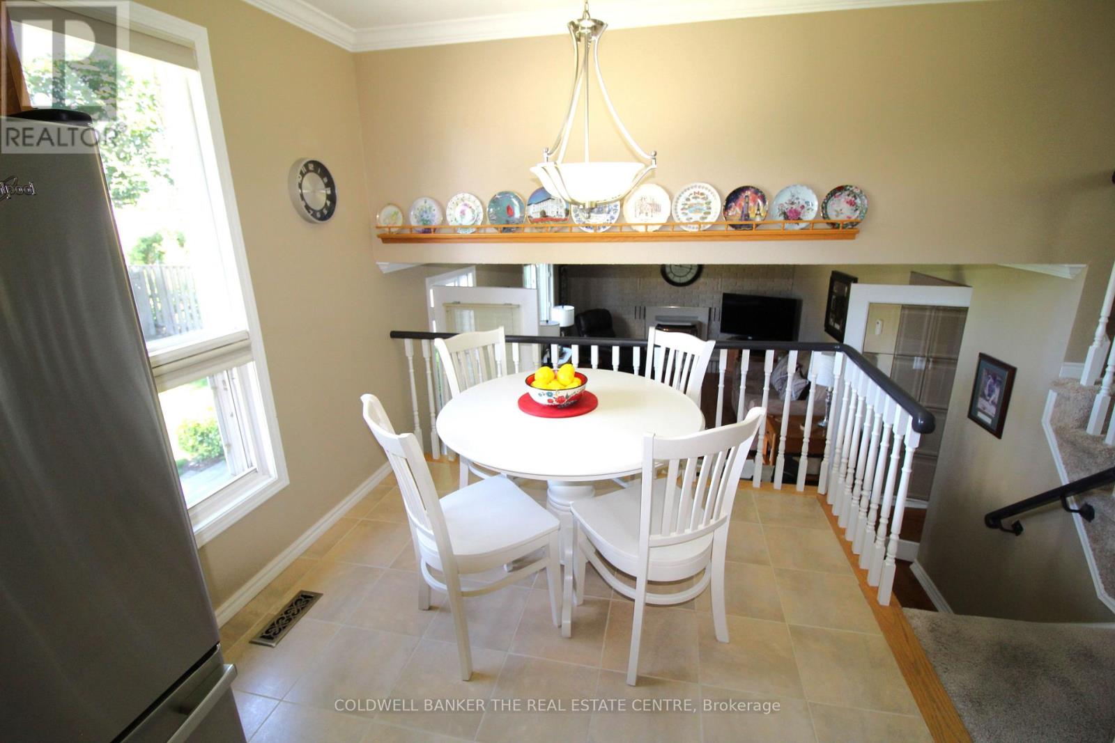 Photo 25 of 60 Chieftain Crescent, Barrie ON