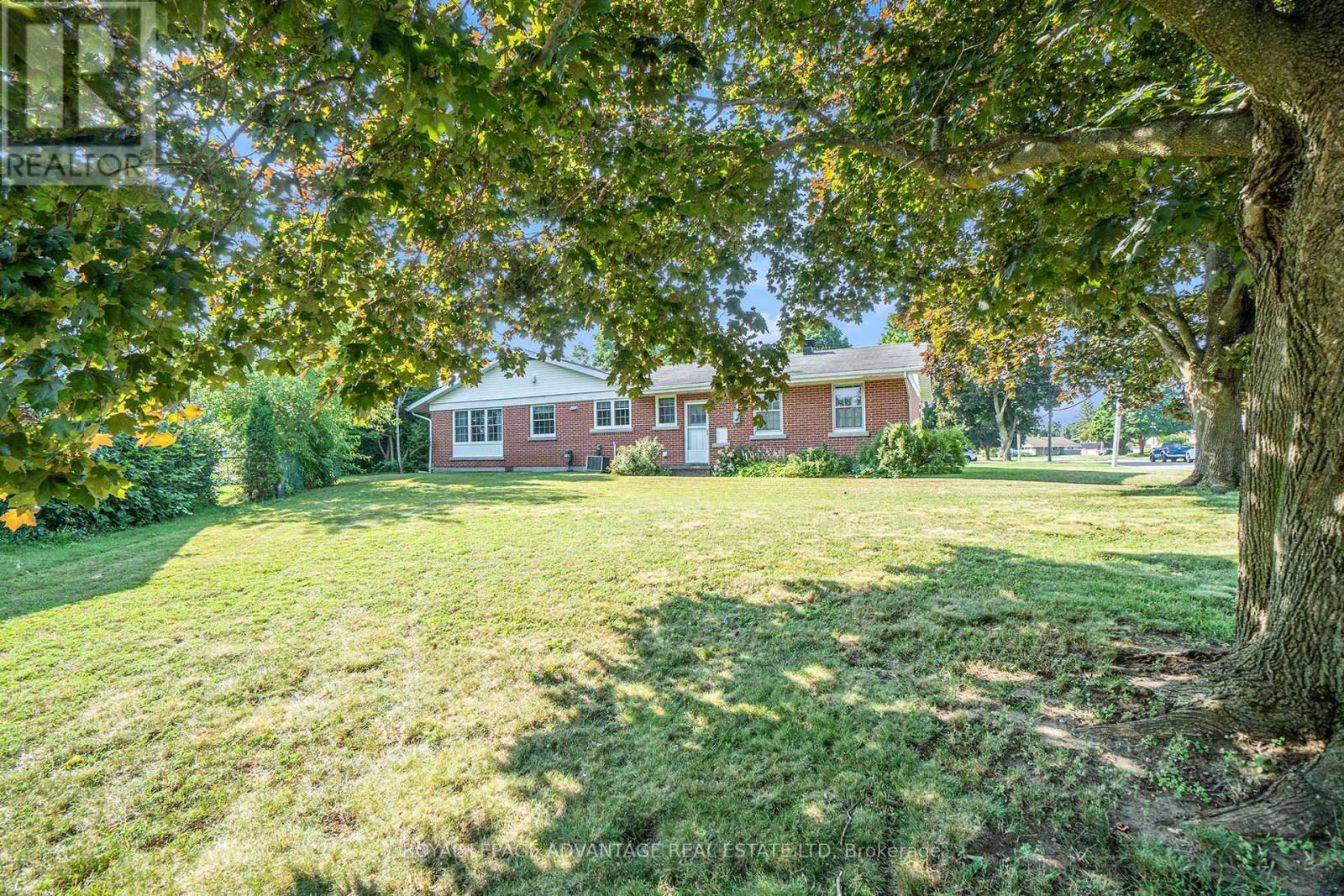 Photo 19 of 3 Florence Street, Smiths Falls ON