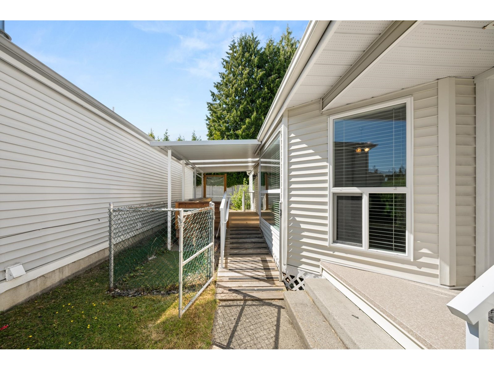 Photo 20 of 54 2345 Cranley Drive, Surrey BC