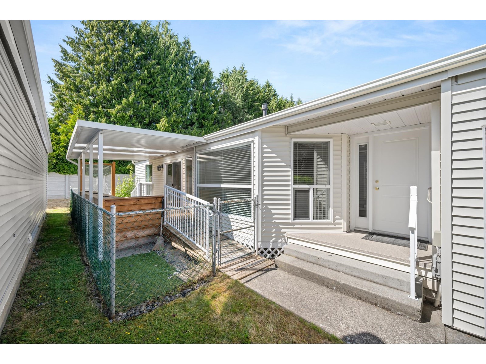 Photo 32 of 54 2345 Cranley Drive, Surrey BC