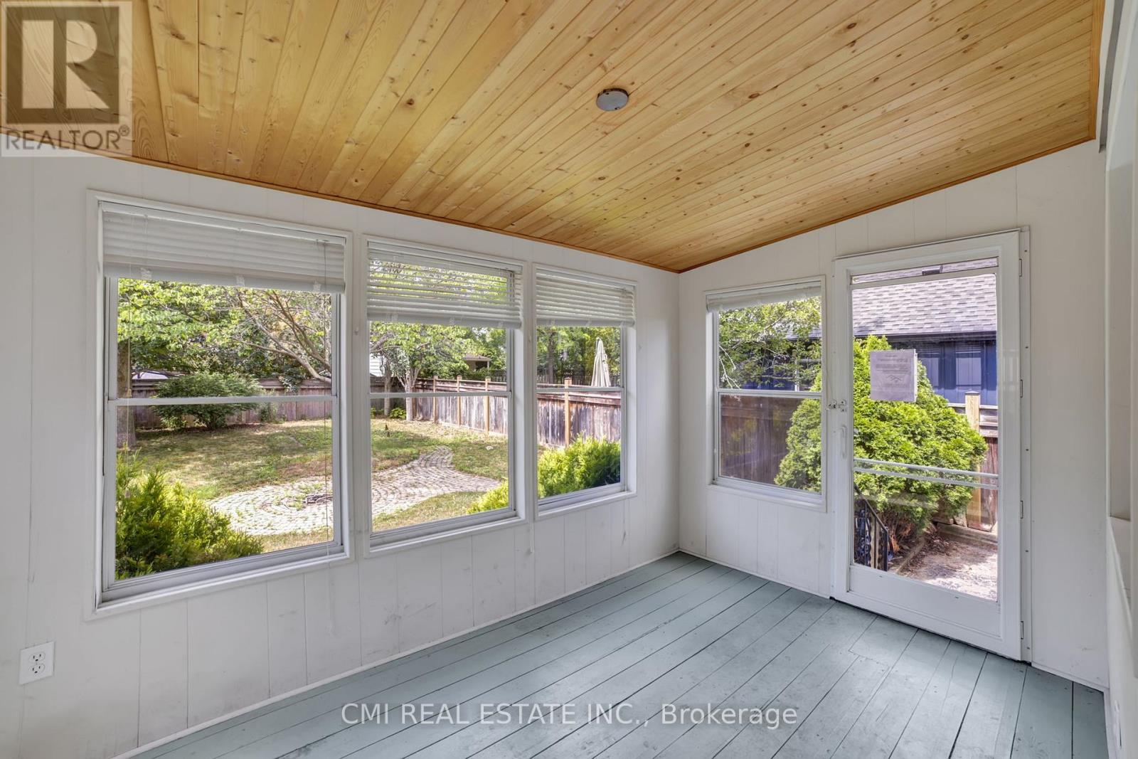 Photo 28 of 978 North Shore Boulevard W, Burlington ON