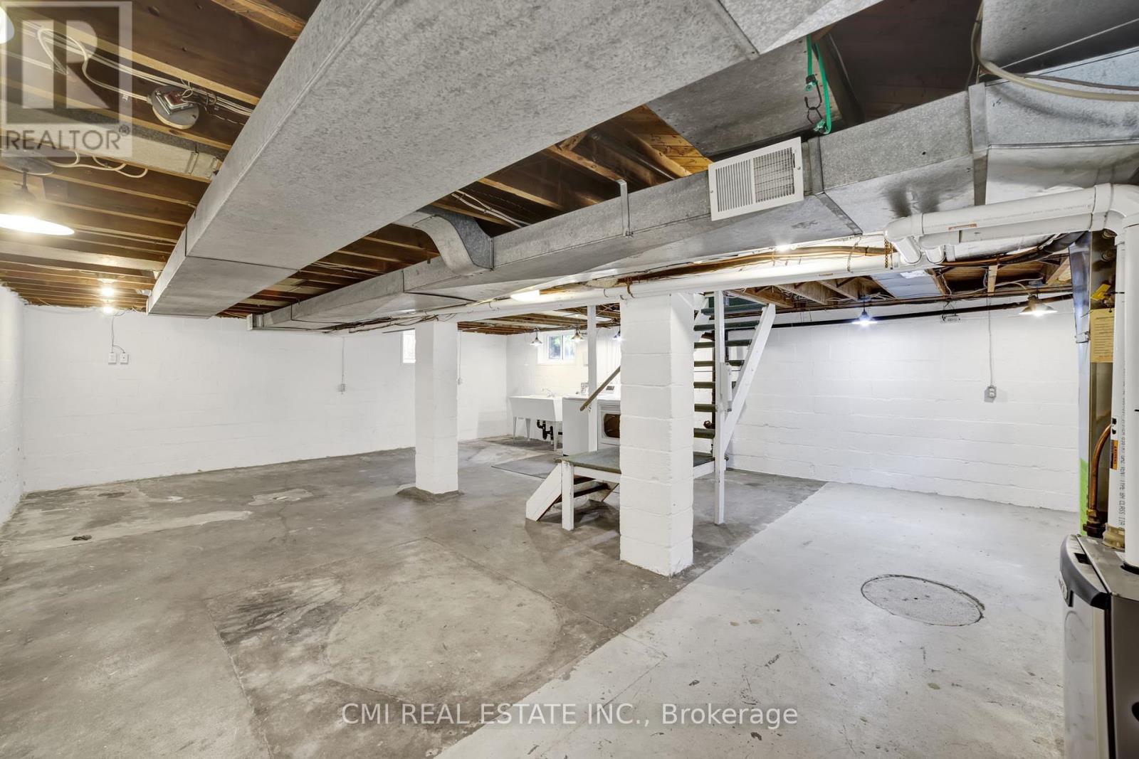 Photo 30 of 978 North Shore Boulevard W, Burlington ON
