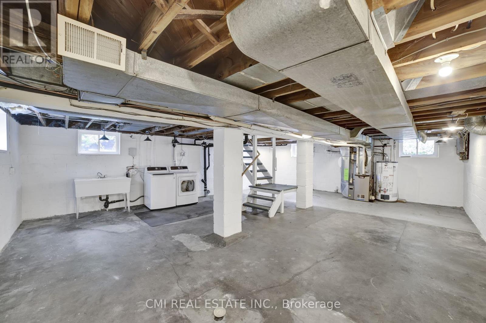 Photo 31 of 978 North Shore Boulevard W, Burlington ON