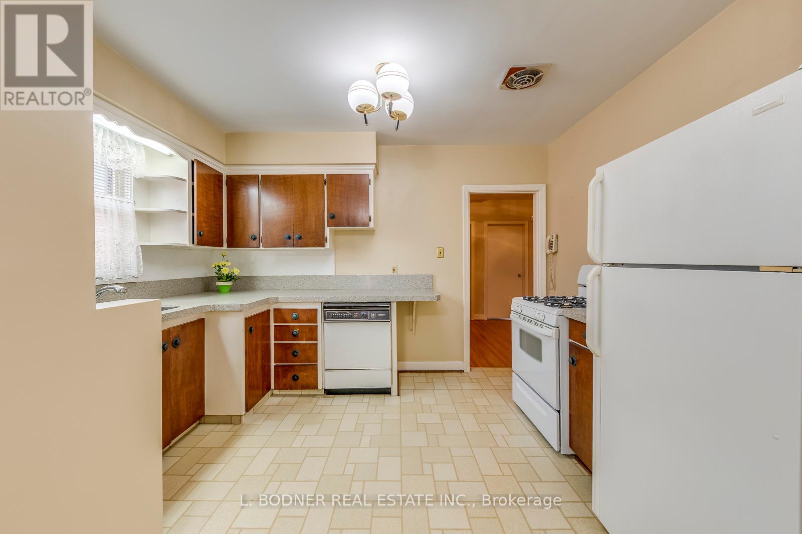 Photo 11 of 150 Silverhill Drive, Toronto ON