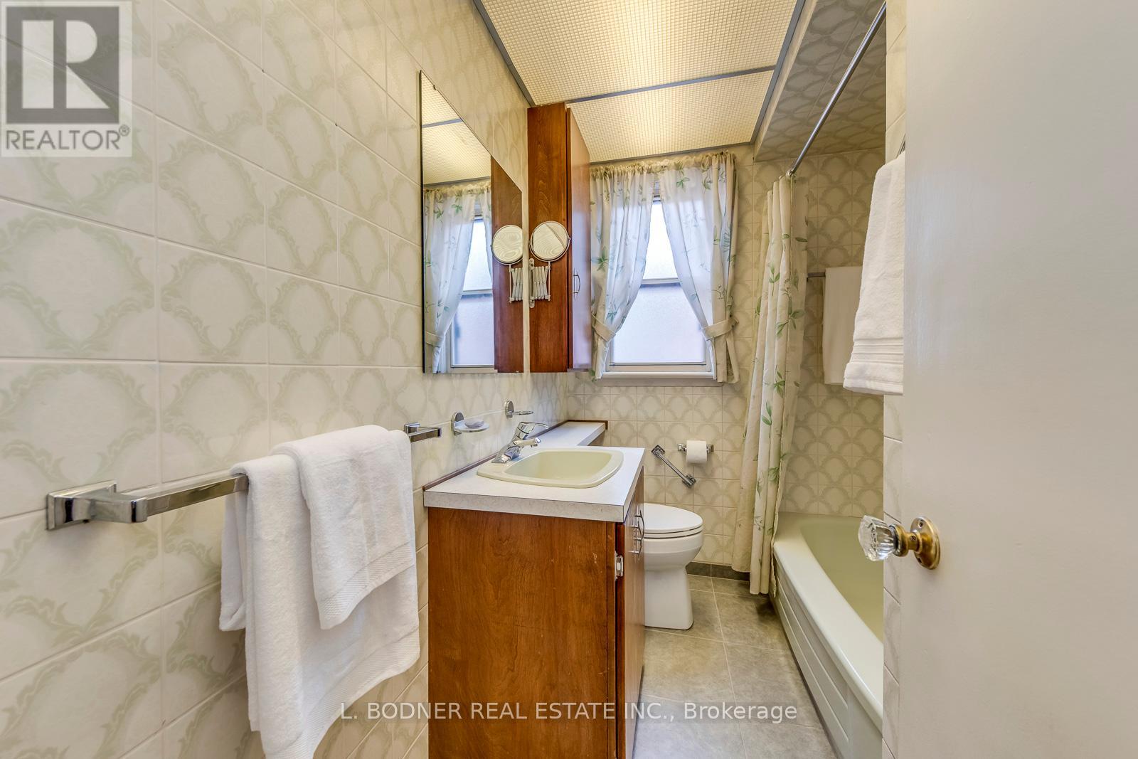 Photo 23 of 150 Silverhill Drive, Toronto ON