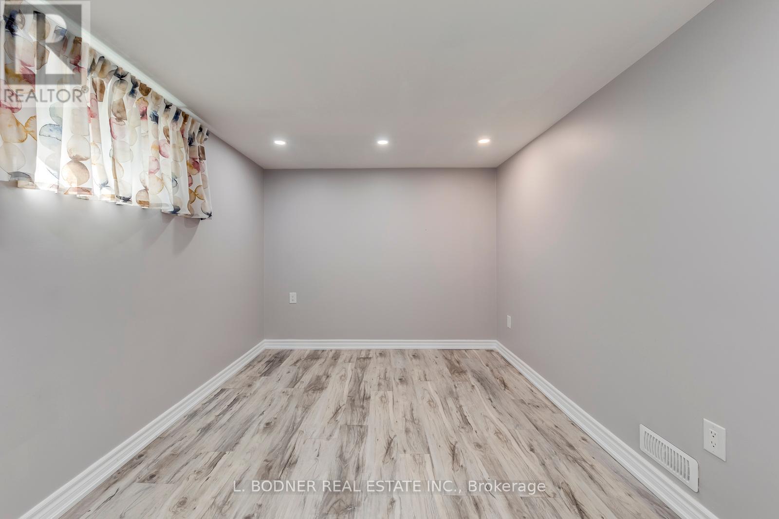 Photo 27 of 150 Silverhill Drive, Toronto ON