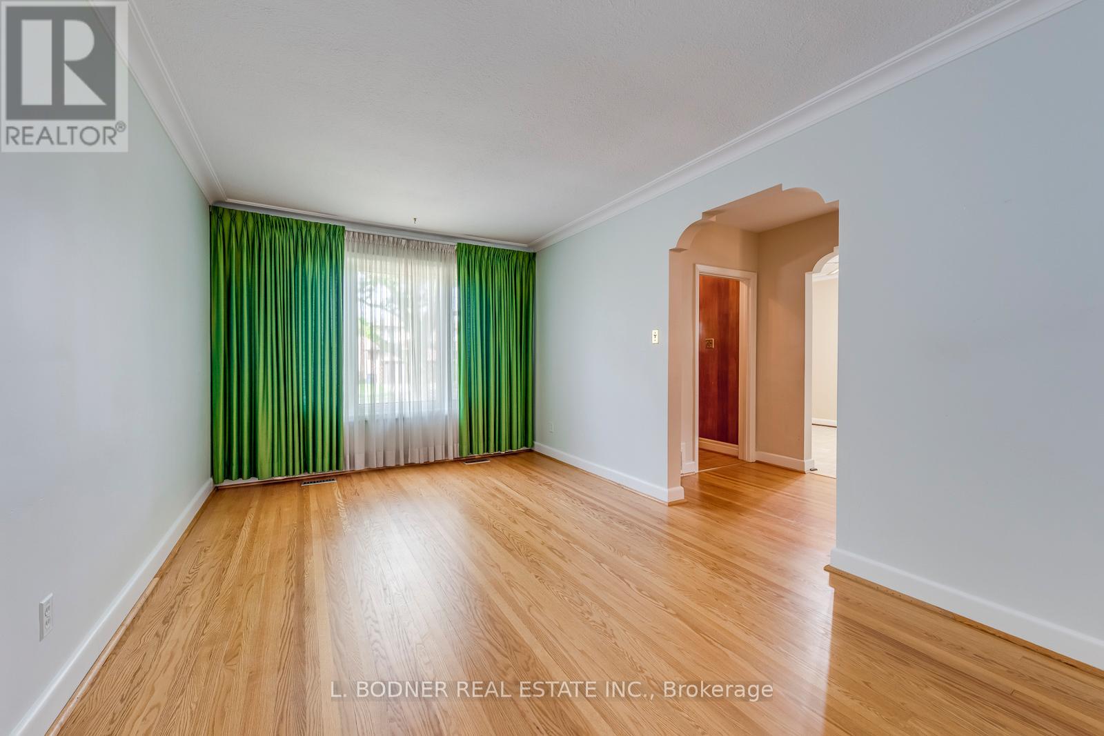 Photo 6 of 150 Silverhill Drive, Toronto ON