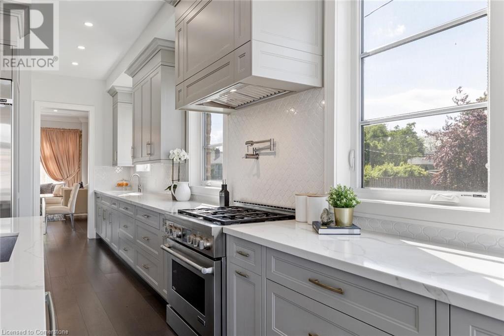 Photo 15 of 265 Woodale Avenue, Oakville ON