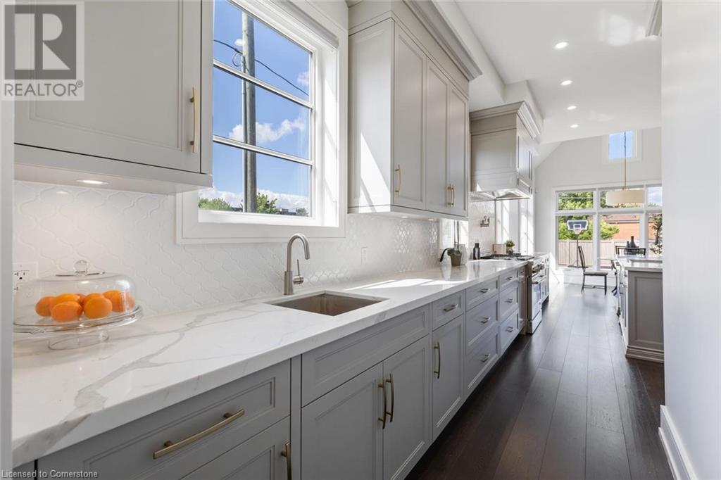 Photo 18 of 265 Woodale Avenue, Oakville ON