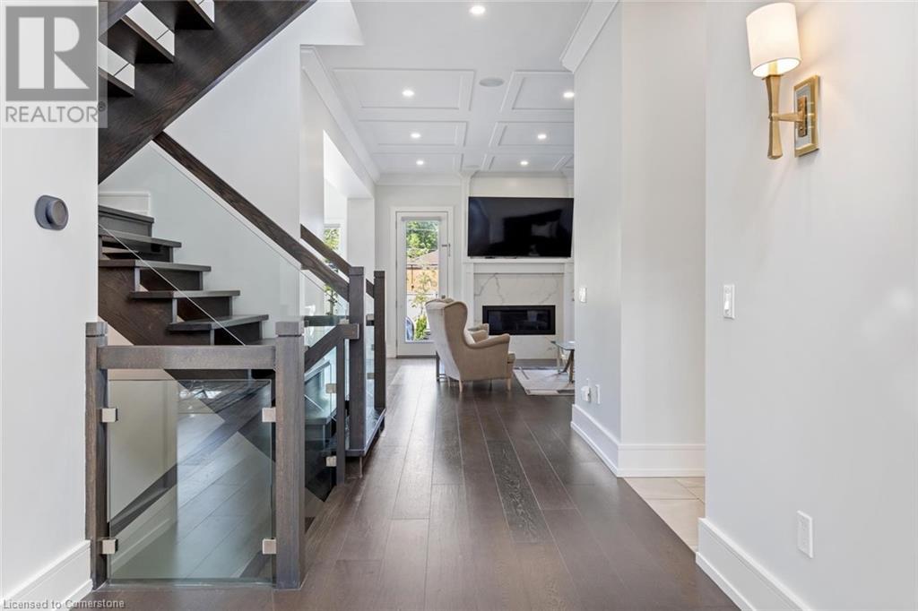 Photo 8 of 265 Woodale Avenue, Oakville ON