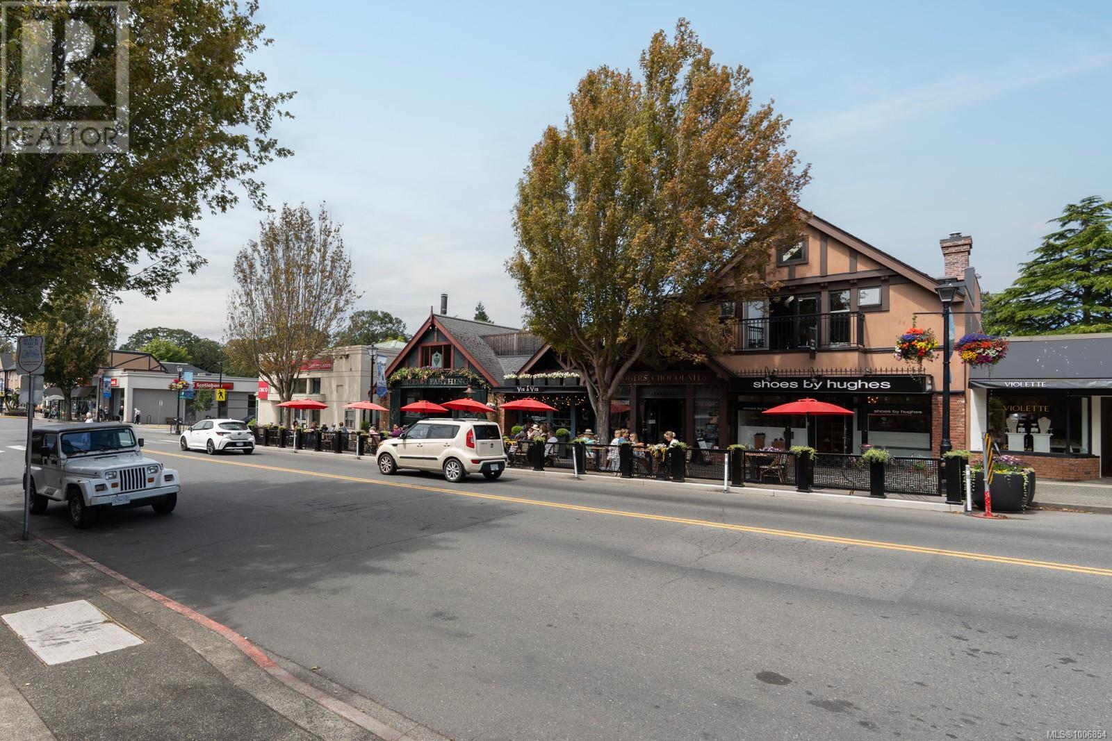 Photo 10 of 1256 Oliver St, Oak Bay BC
