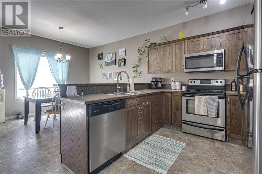 Photo 9 of 110 50 Lucky Place, Sylvan Lake AB