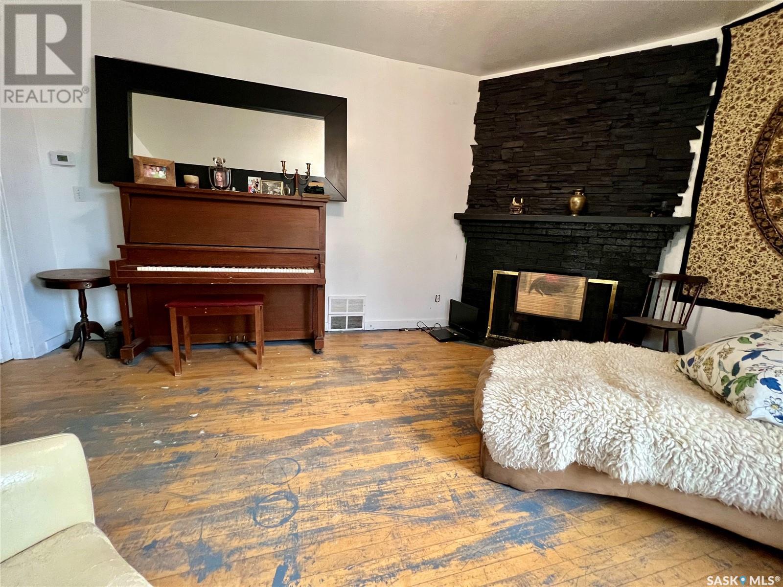 Single Family House 2 Level for Sale in  st AVENUE NE Swift Current 