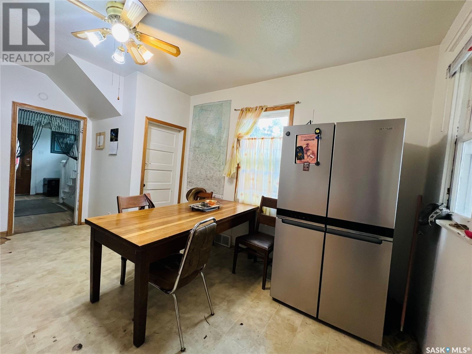 Single Family House 2 Level for Sale in  st AVENUE NE Swift Current 