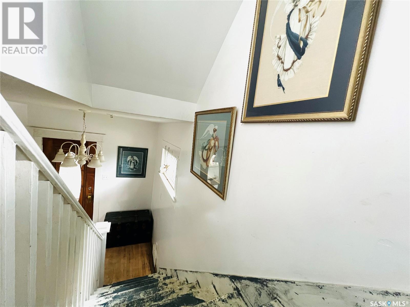 Single Family House 2 Level for Sale in  st AVENUE NE Swift Current 