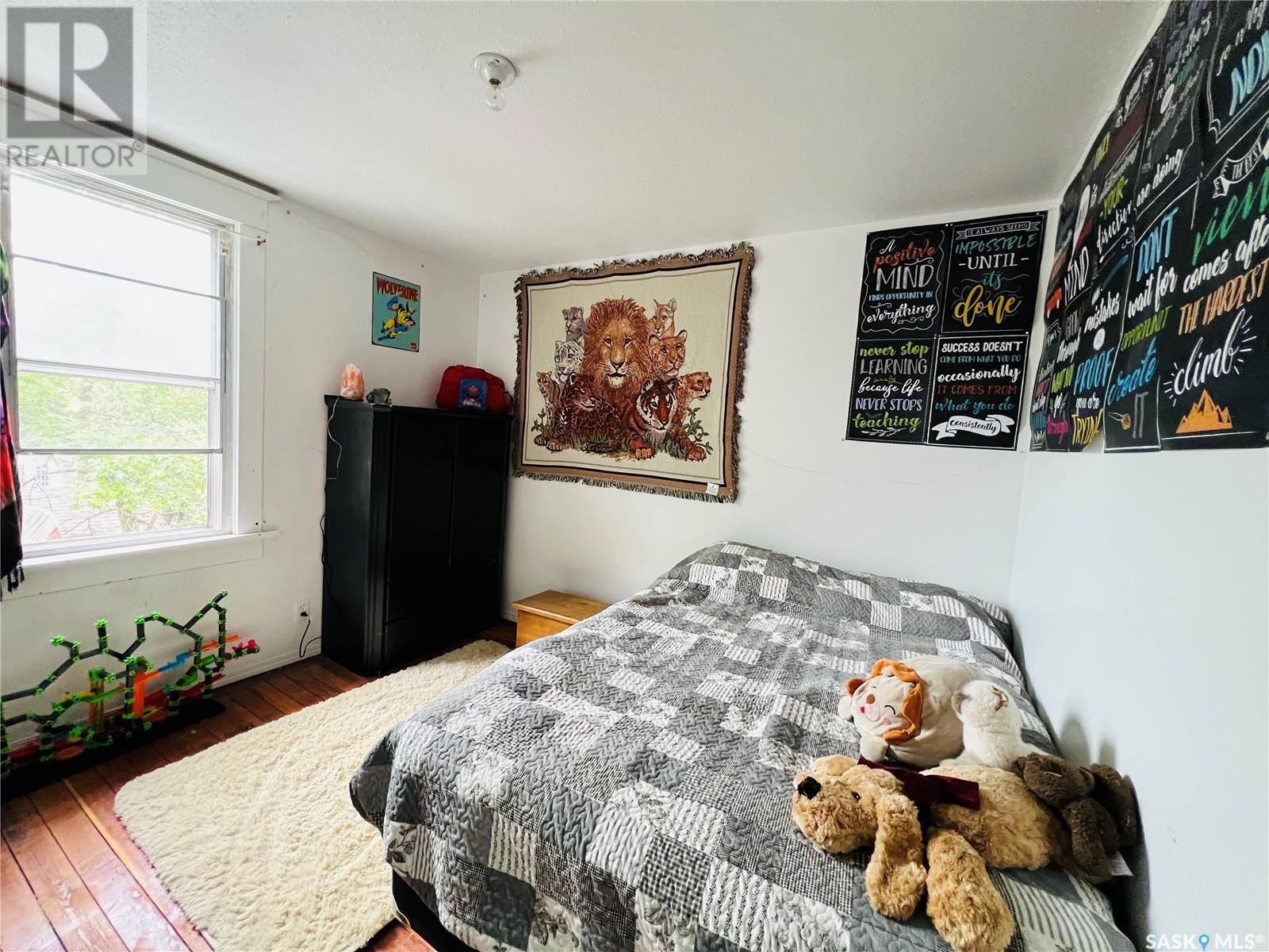 Single Family House 2 Level for Sale in  st AVENUE NE Swift Current 