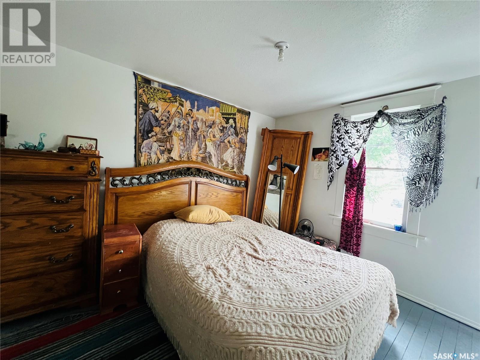 Single Family House 2 Level for Sale in  st AVENUE NE Swift Current 