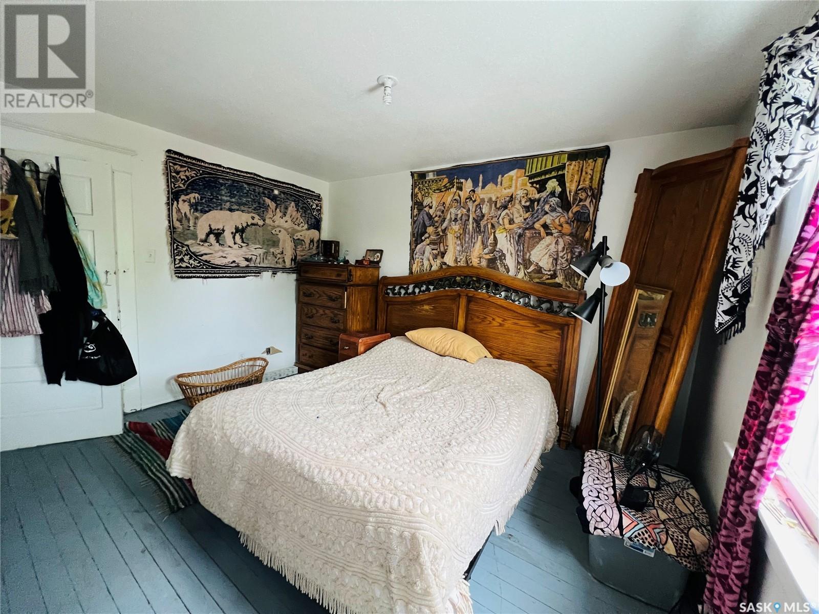 Single Family House 2 Level for Sale in  st AVENUE NE Swift Current 