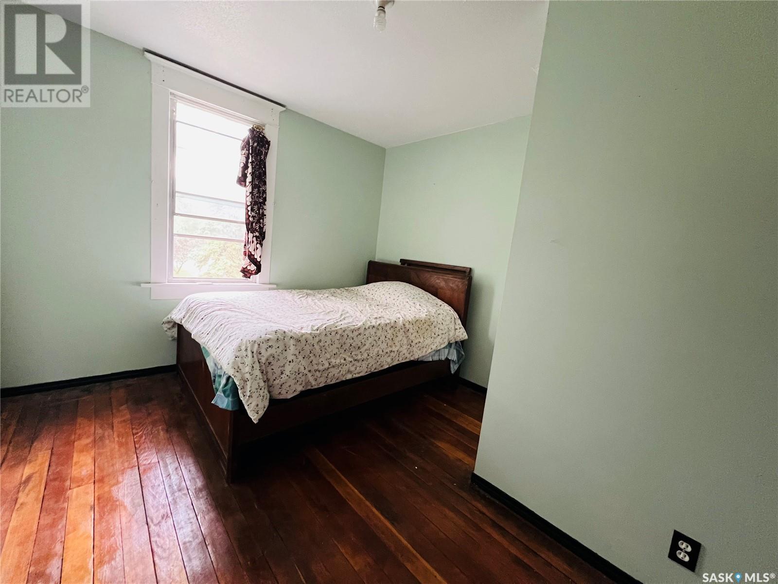 Single Family House 2 Level for Sale in  st AVENUE NE Swift Current 
