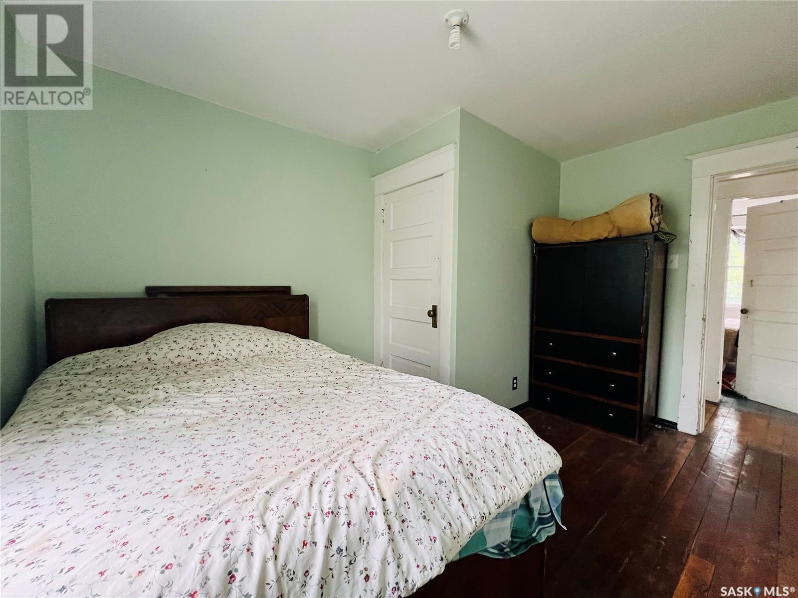 Single Family House 2 Level for Sale in  st AVENUE NE Swift Current 