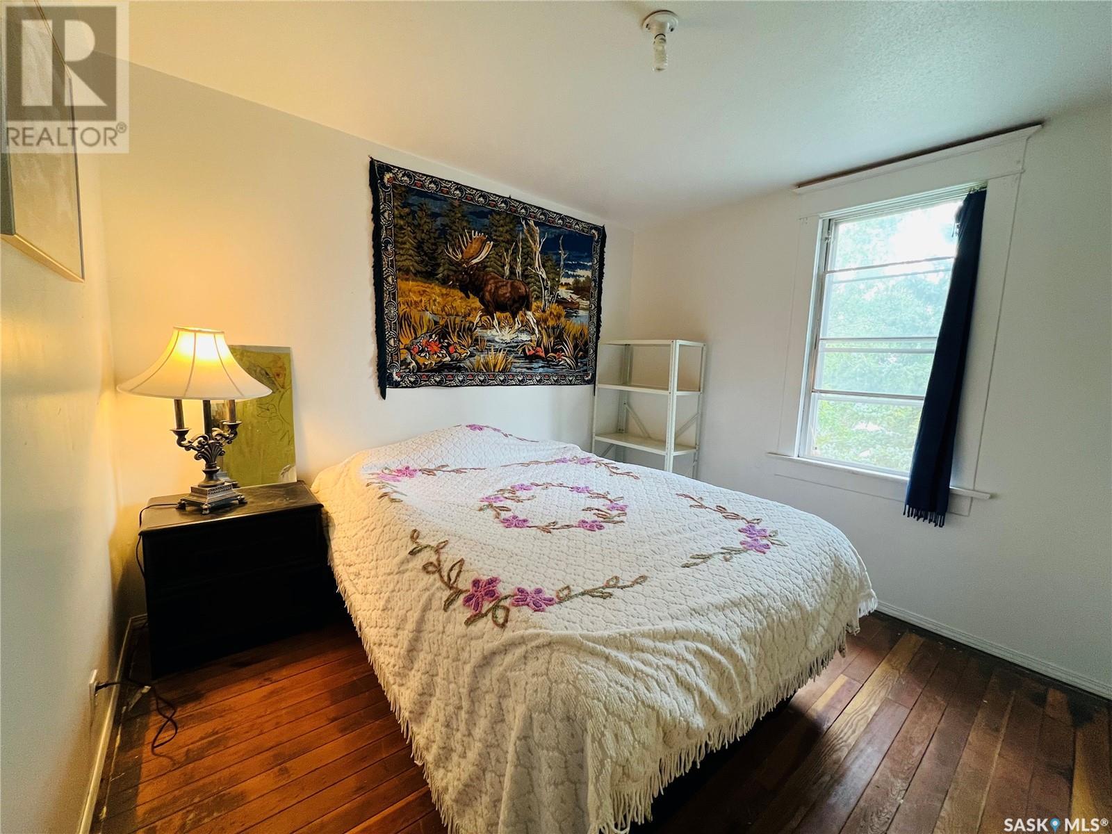 Single Family House 2 Level for Sale in  st AVENUE NE Swift Current 