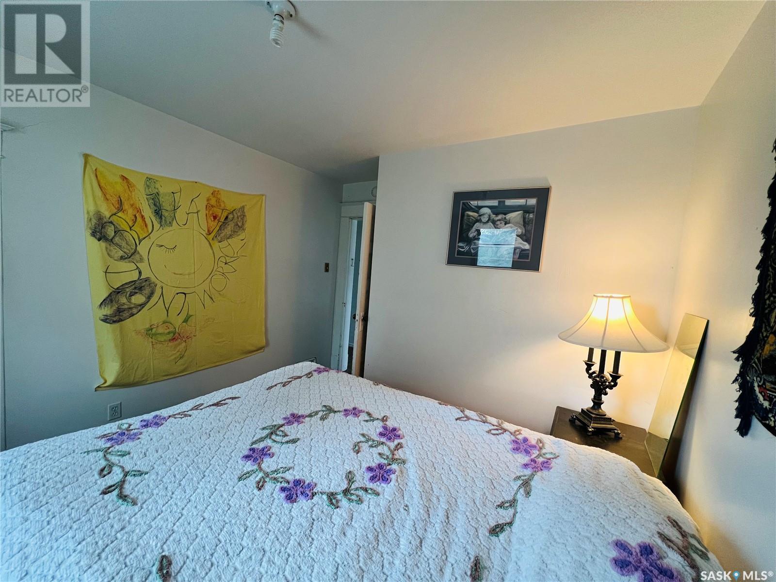 Single Family House 2 Level for Sale in  st AVENUE NE Swift Current 
