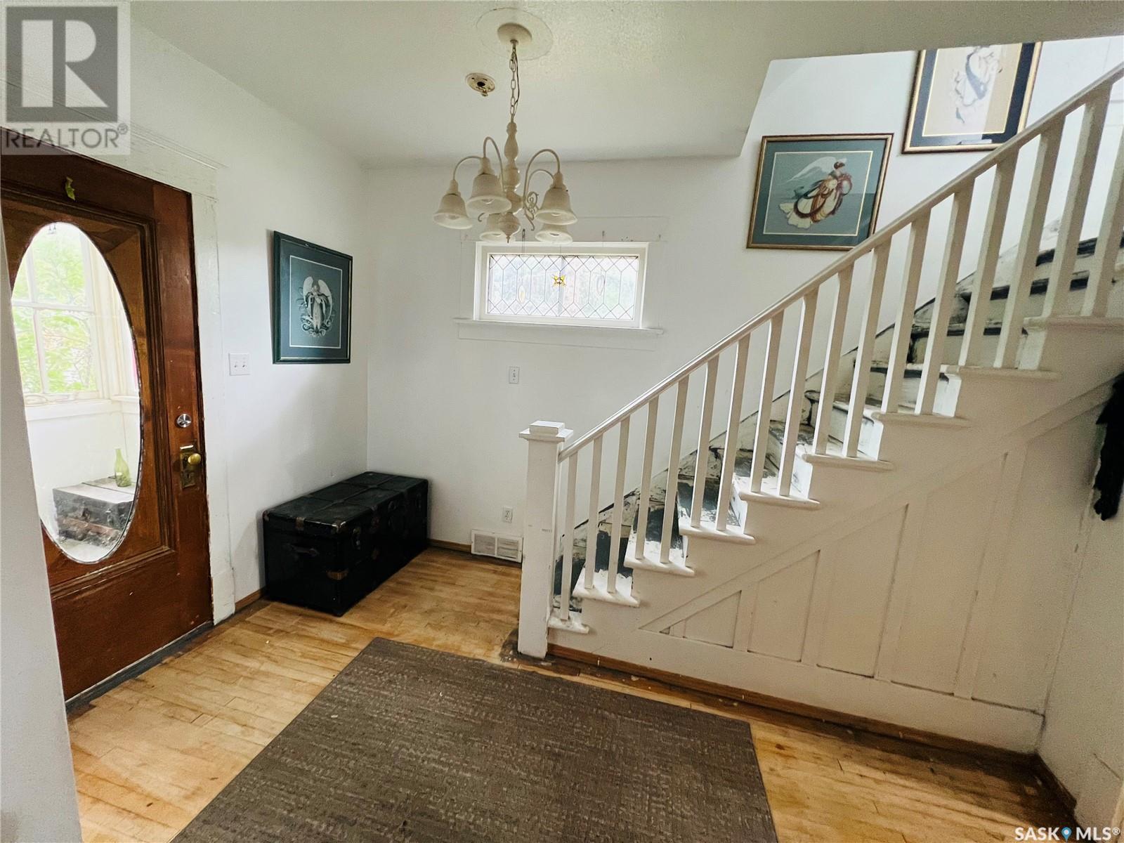 Single Family House 2 Level for Sale in  st AVENUE NE Swift Current 