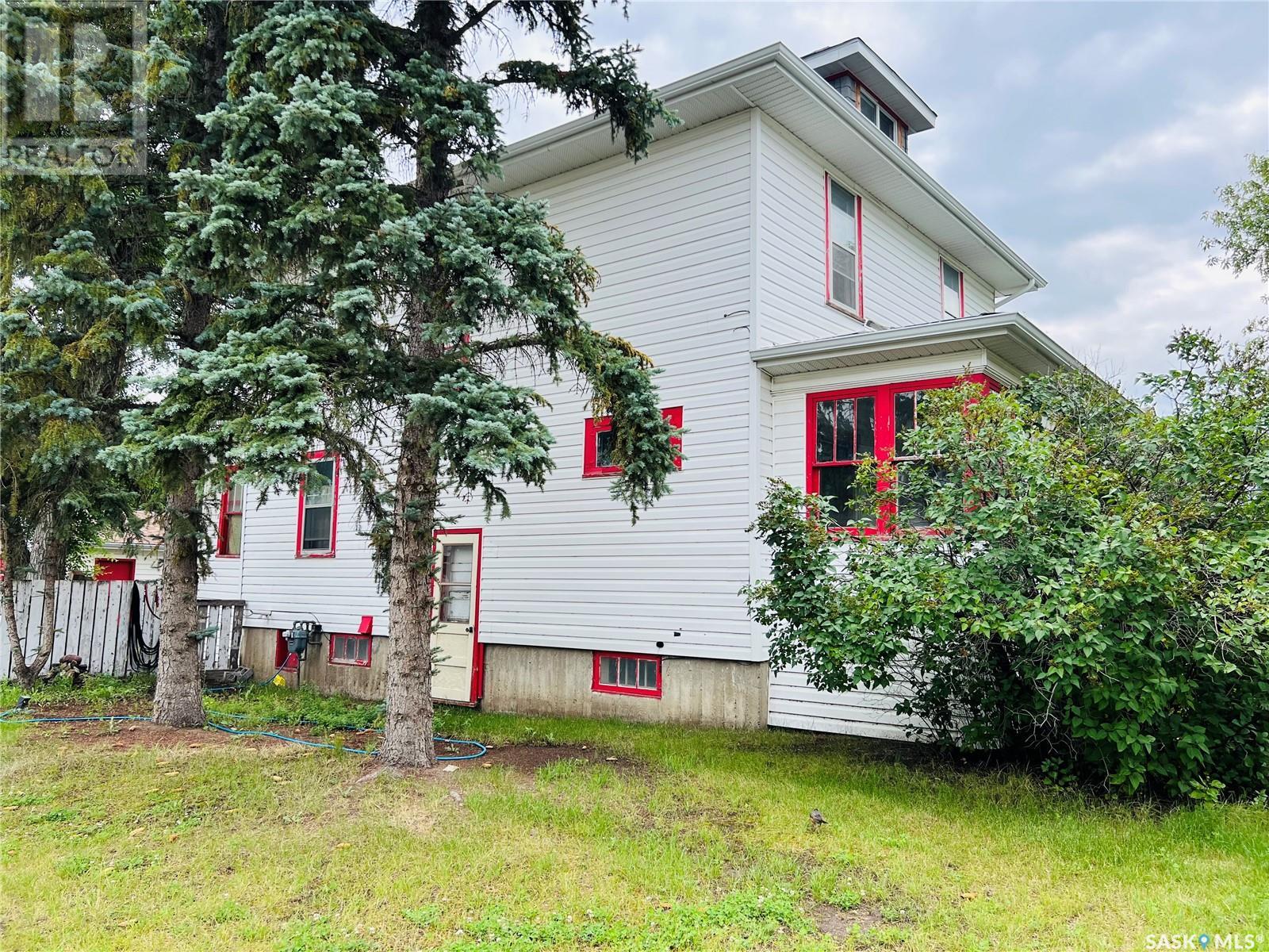 Single Family House 2 Level for Sale in  st AVENUE NE Swift Current 