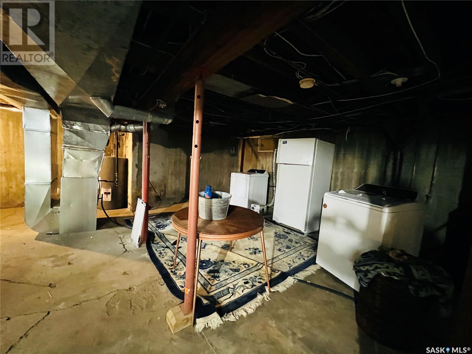 Single Family House 2 Level for Sale in  st AVENUE NE Swift Current 