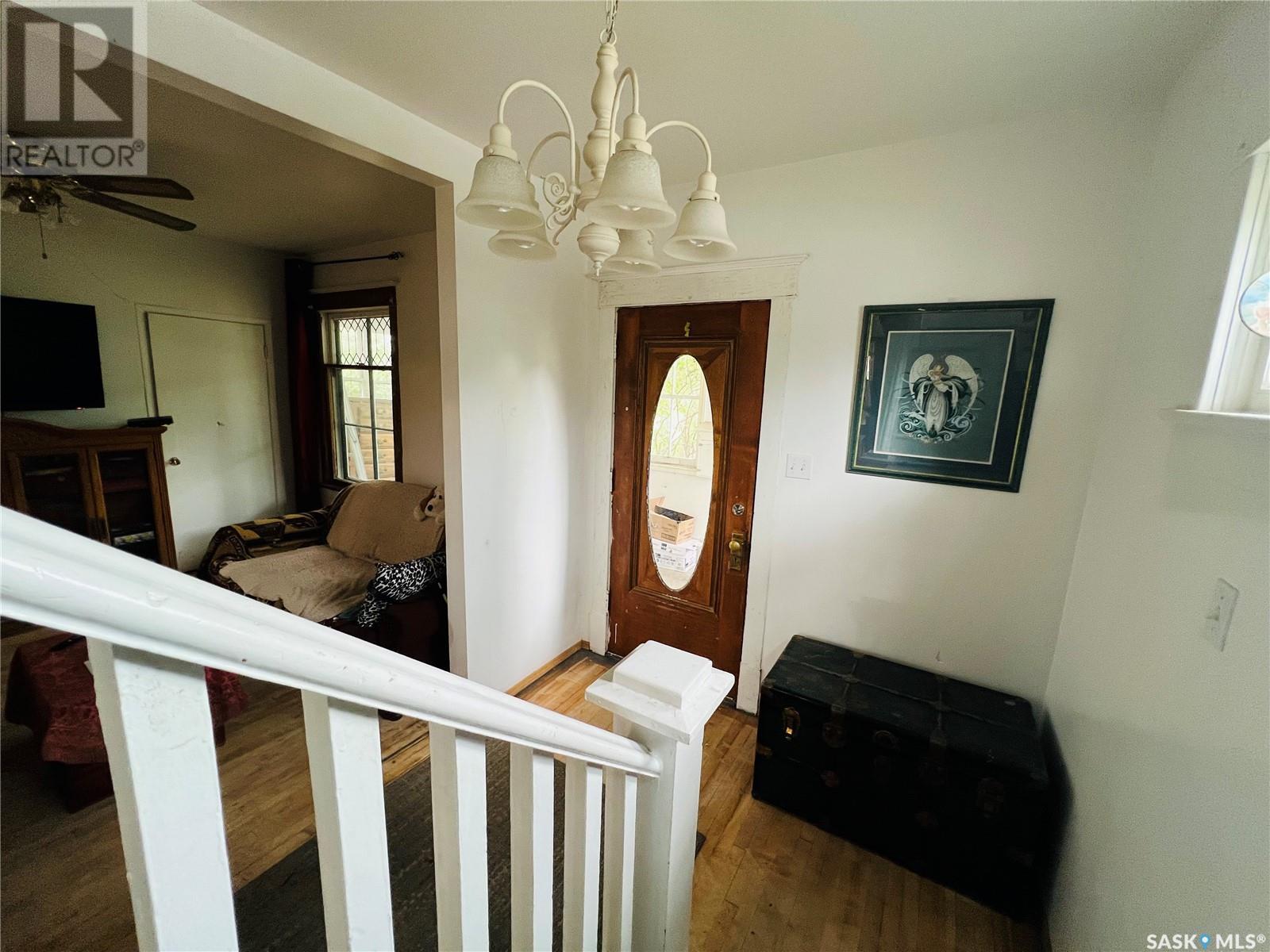Single Family House 2 Level for Sale in  st AVENUE NE Swift Current 