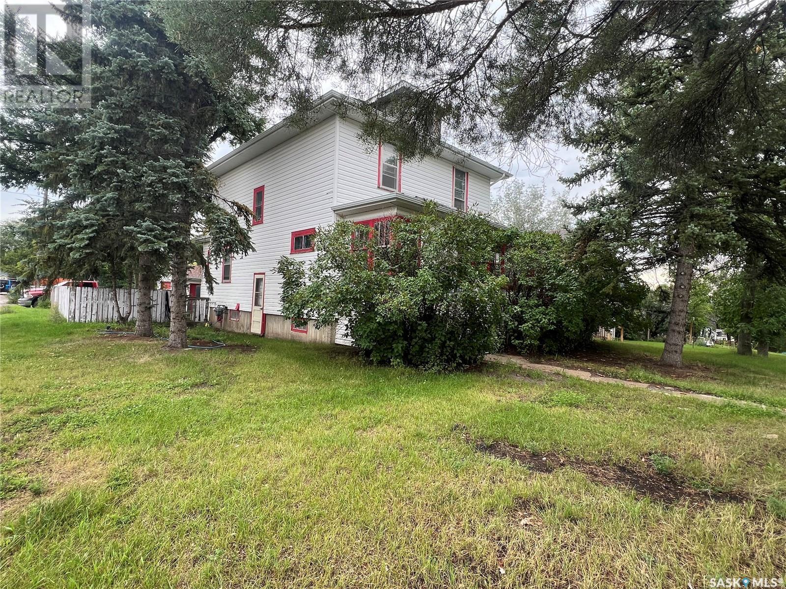 Single Family House 2 Level for Sale in  st AVENUE NE Swift Current 
