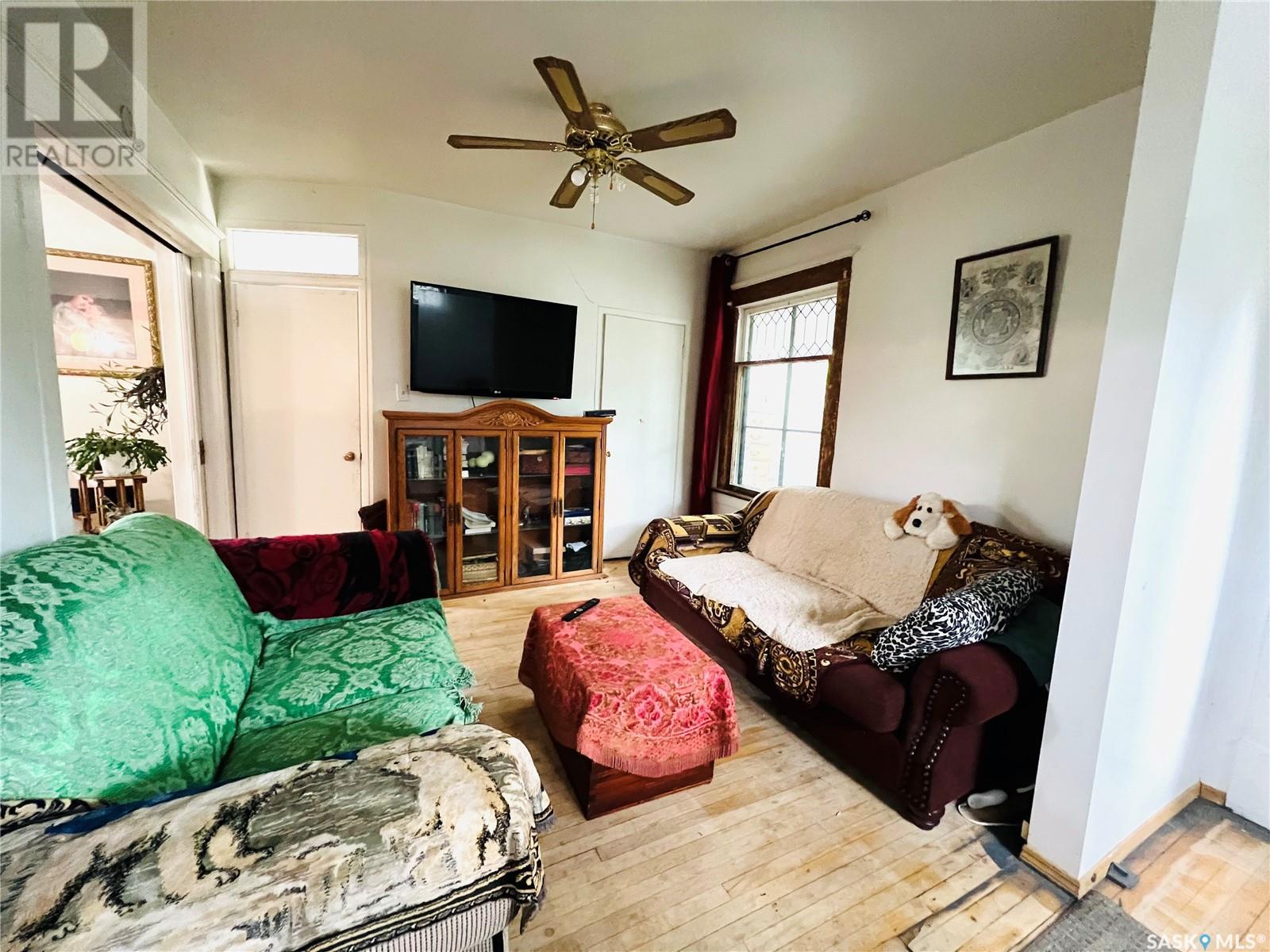 Single Family House 2 Level for Sale in  st AVENUE NE Swift Current 
