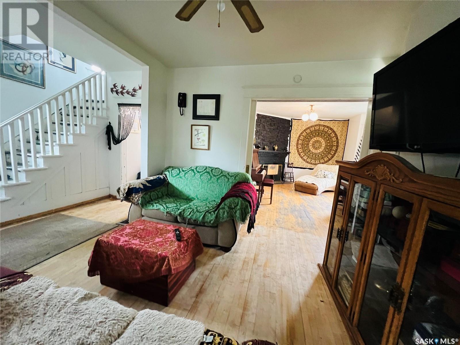 Single Family House 2 Level for Sale in  st AVENUE NE Swift Current 