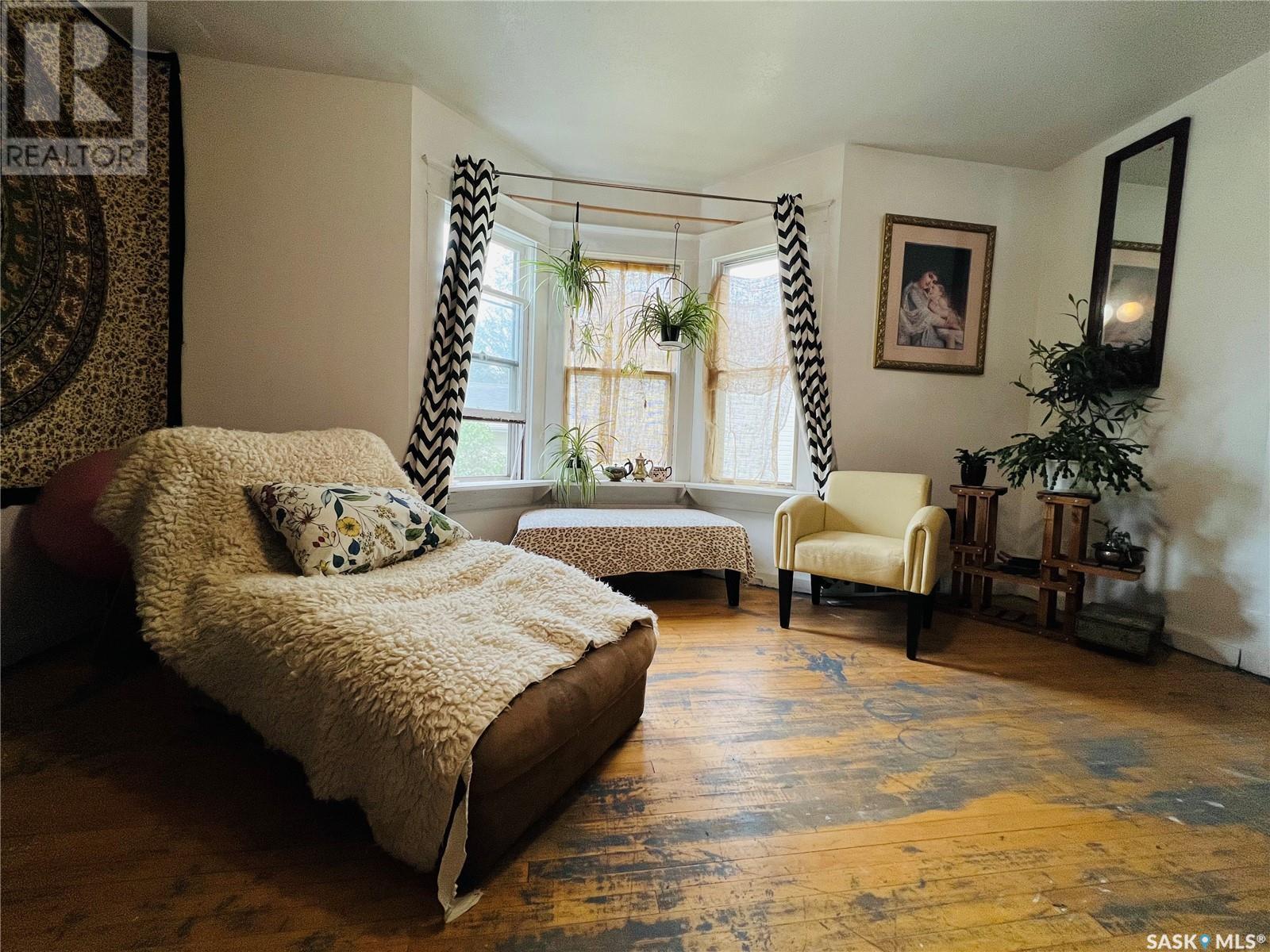 Single Family House 2 Level for Sale in  st AVENUE NE Swift Current 
