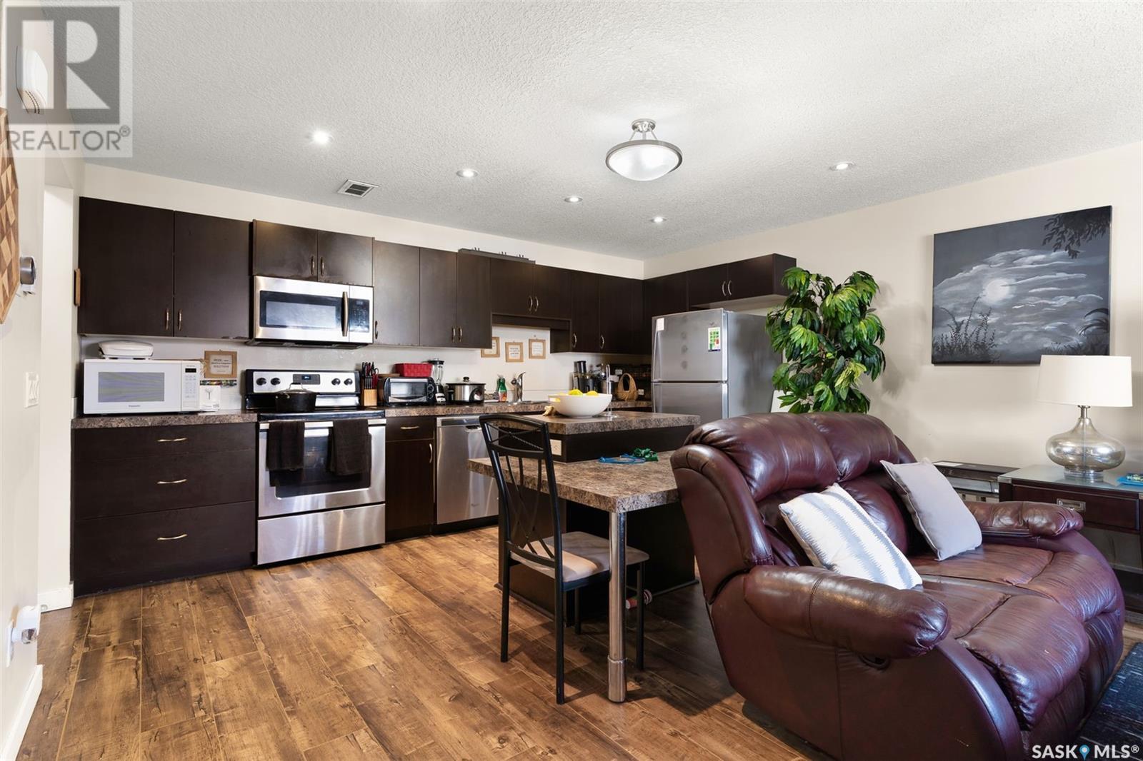 Photo 10 of 34 B 4533 Delhaye Way, Regina SK