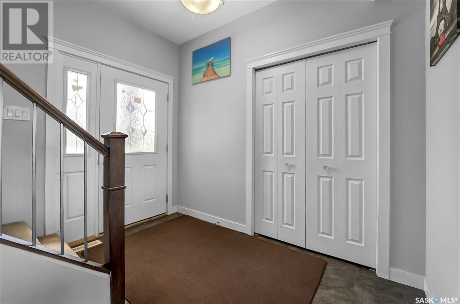 Photo 3 of 226 Gillies Street, Saskatoon SK