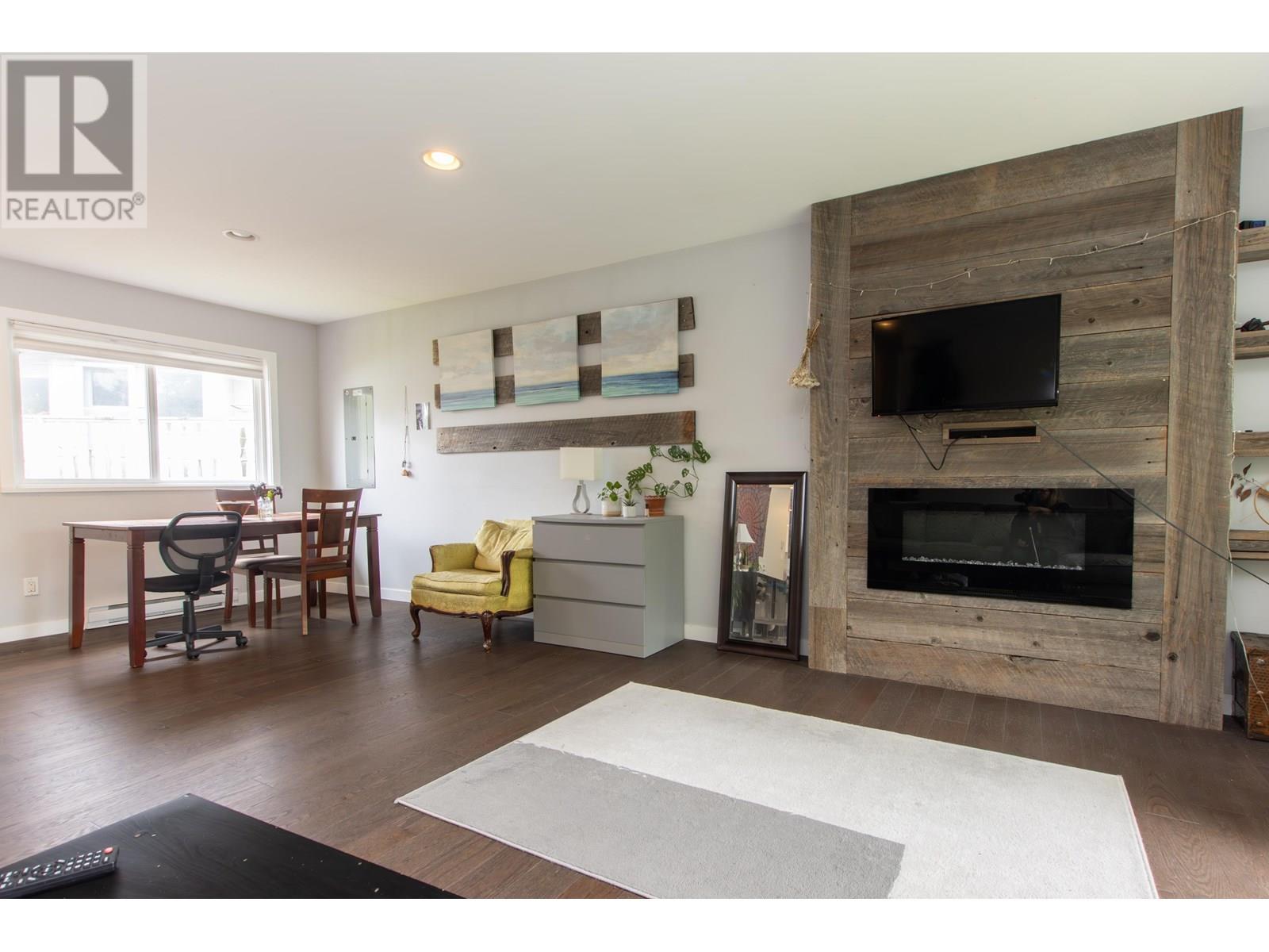 1980 GARIBALDI WAY, Squamish