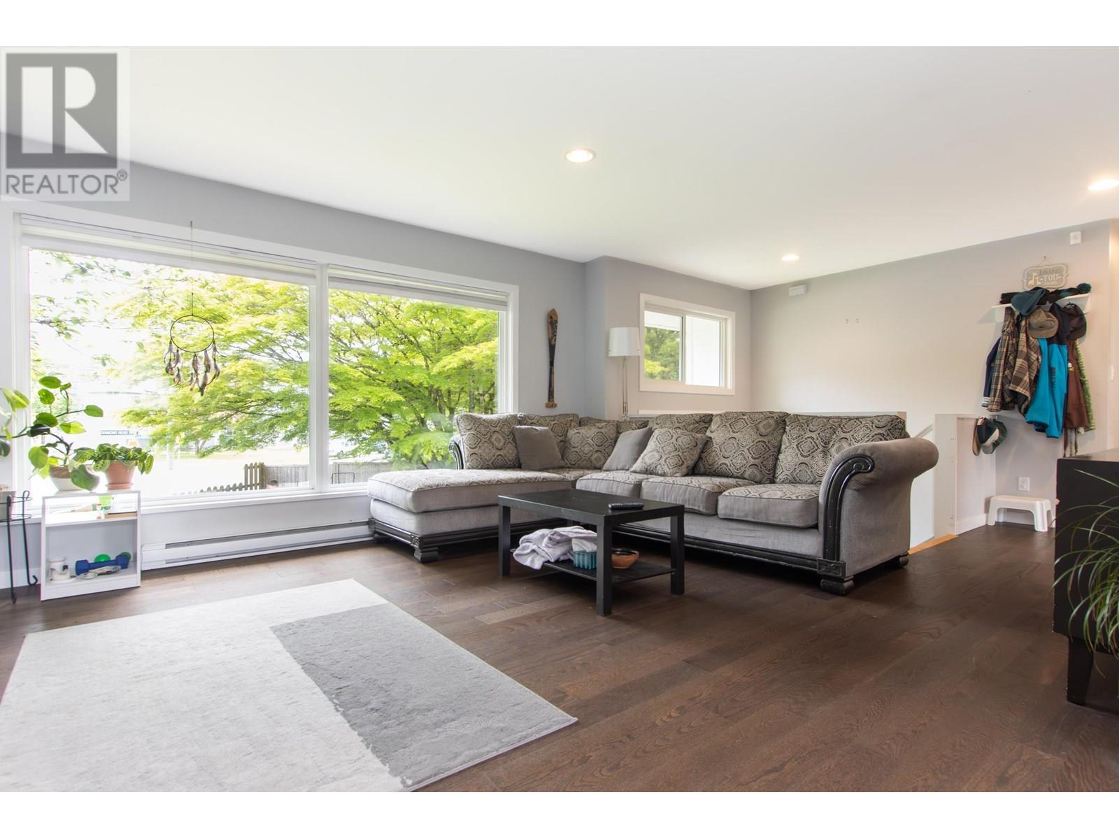 1980 GARIBALDI WAY, Squamish
