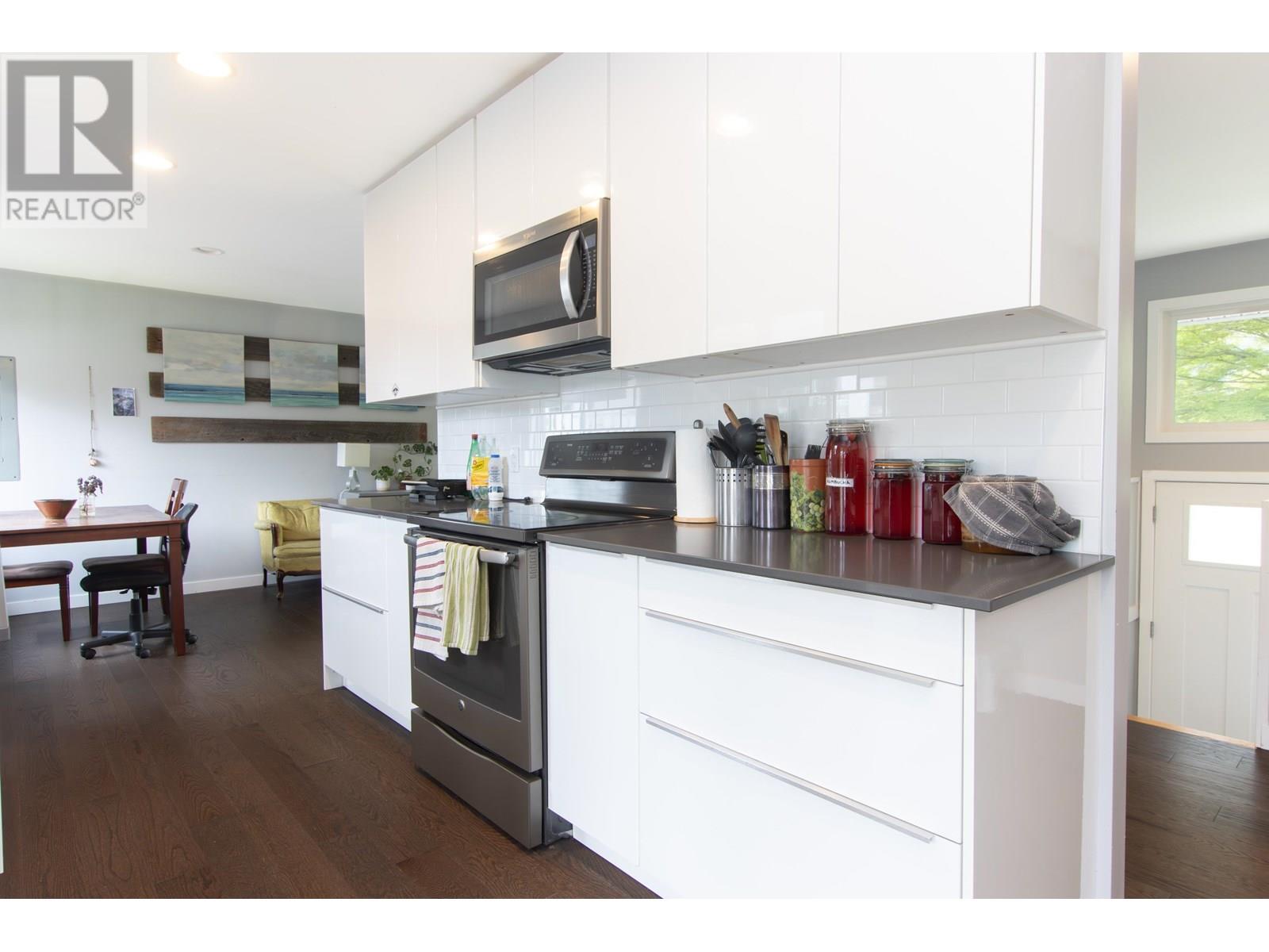 1980 GARIBALDI WAY, Squamish
