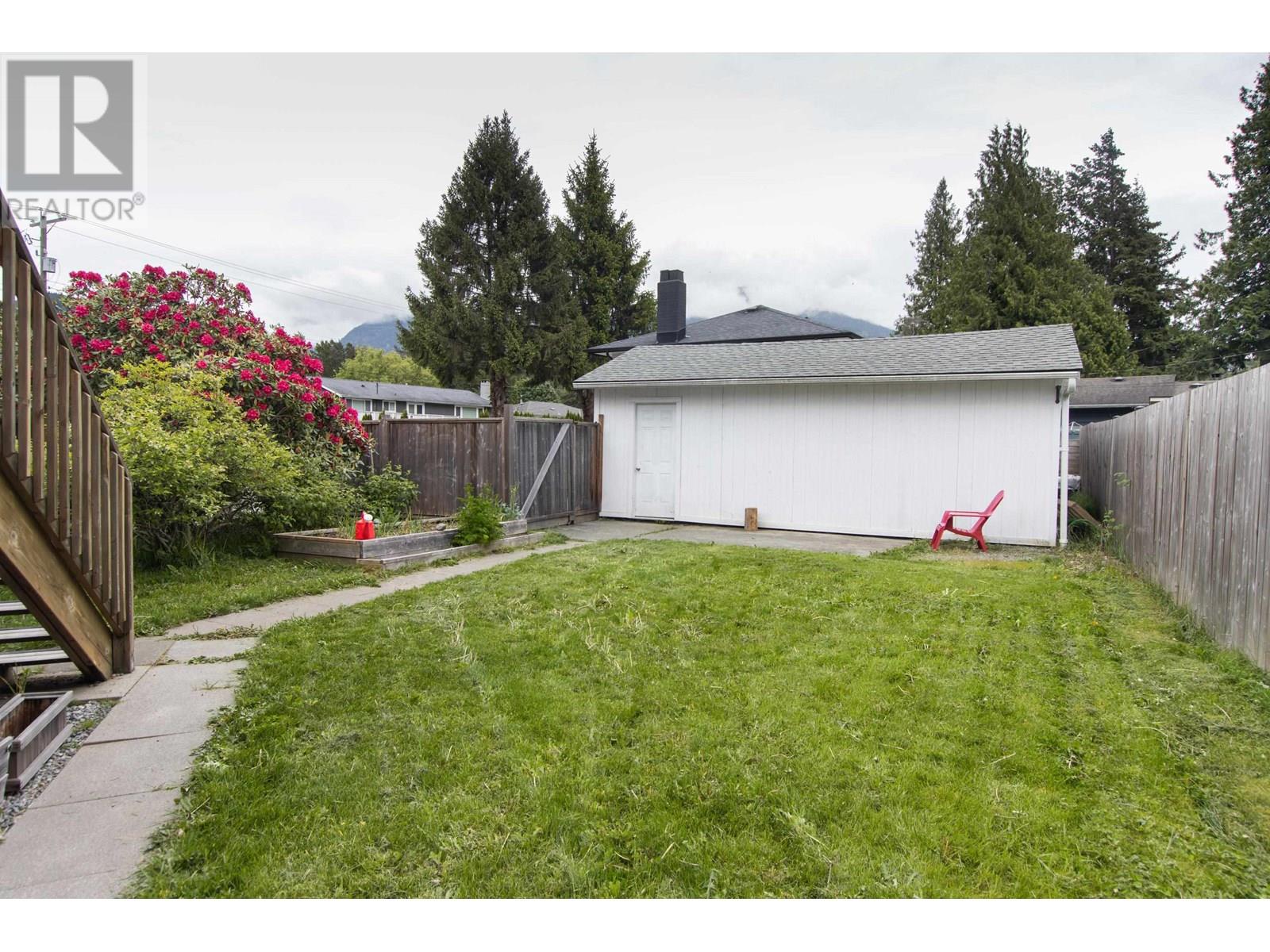 1980 GARIBALDI WAY, Squamish