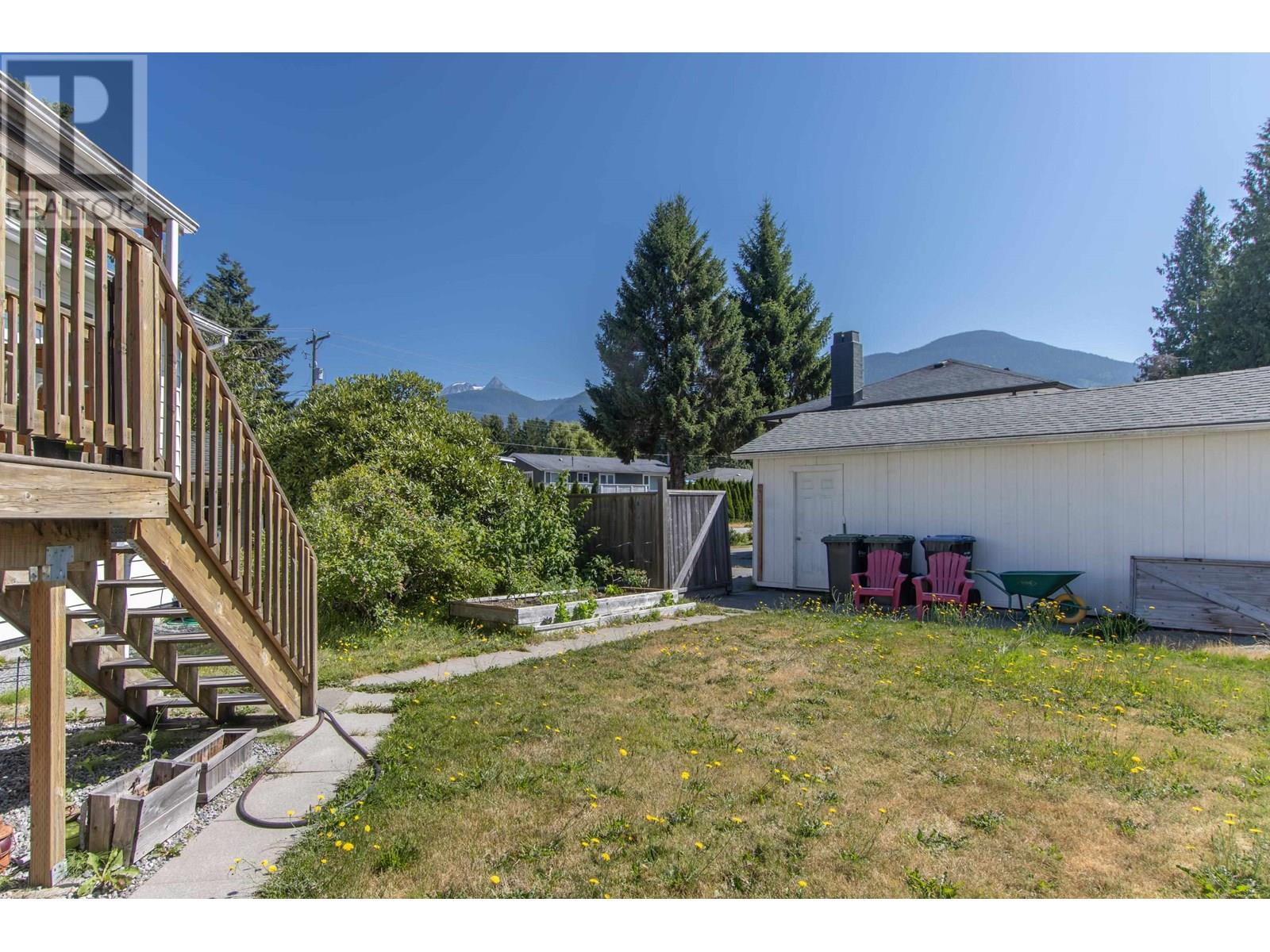 1980 GARIBALDI WAY, Squamish