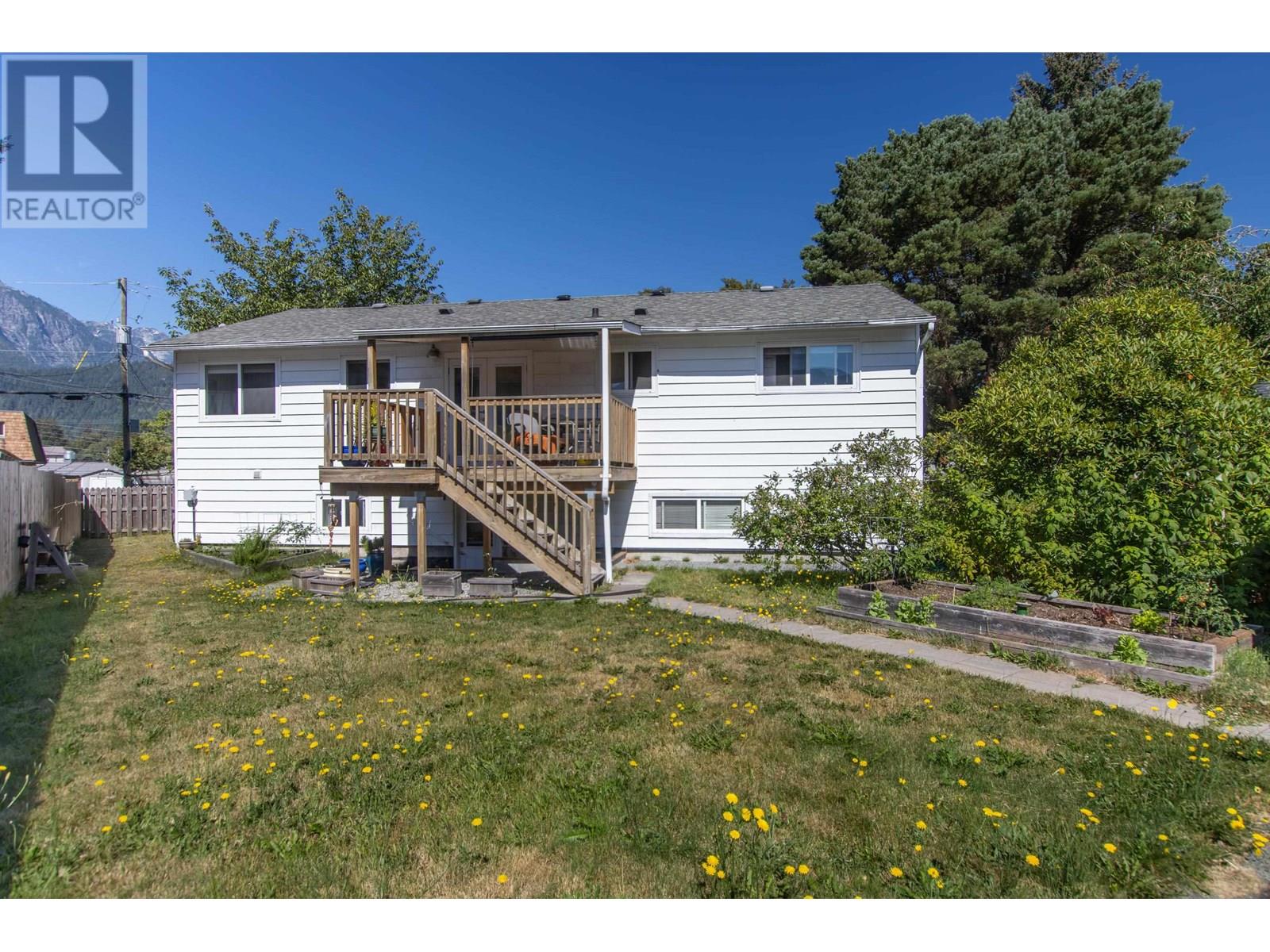 1980 GARIBALDI WAY, Squamish