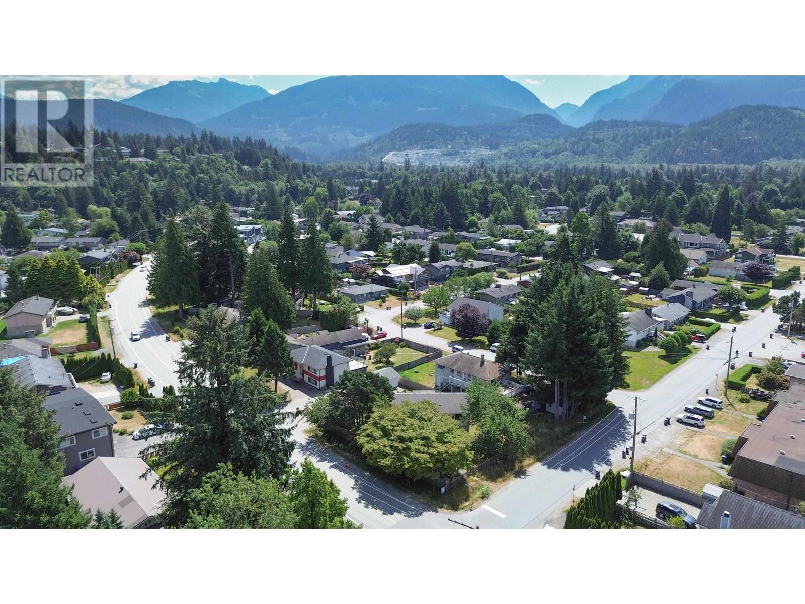 1980 GARIBALDI WAY, Squamish