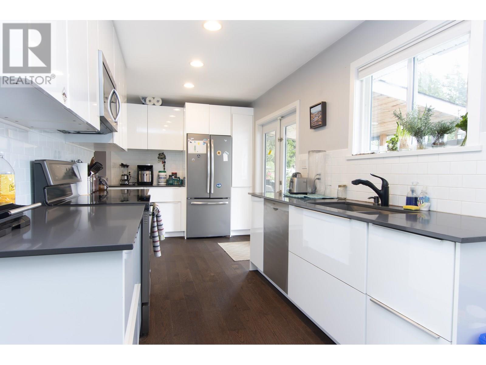 1980 GARIBALDI WAY, Squamish