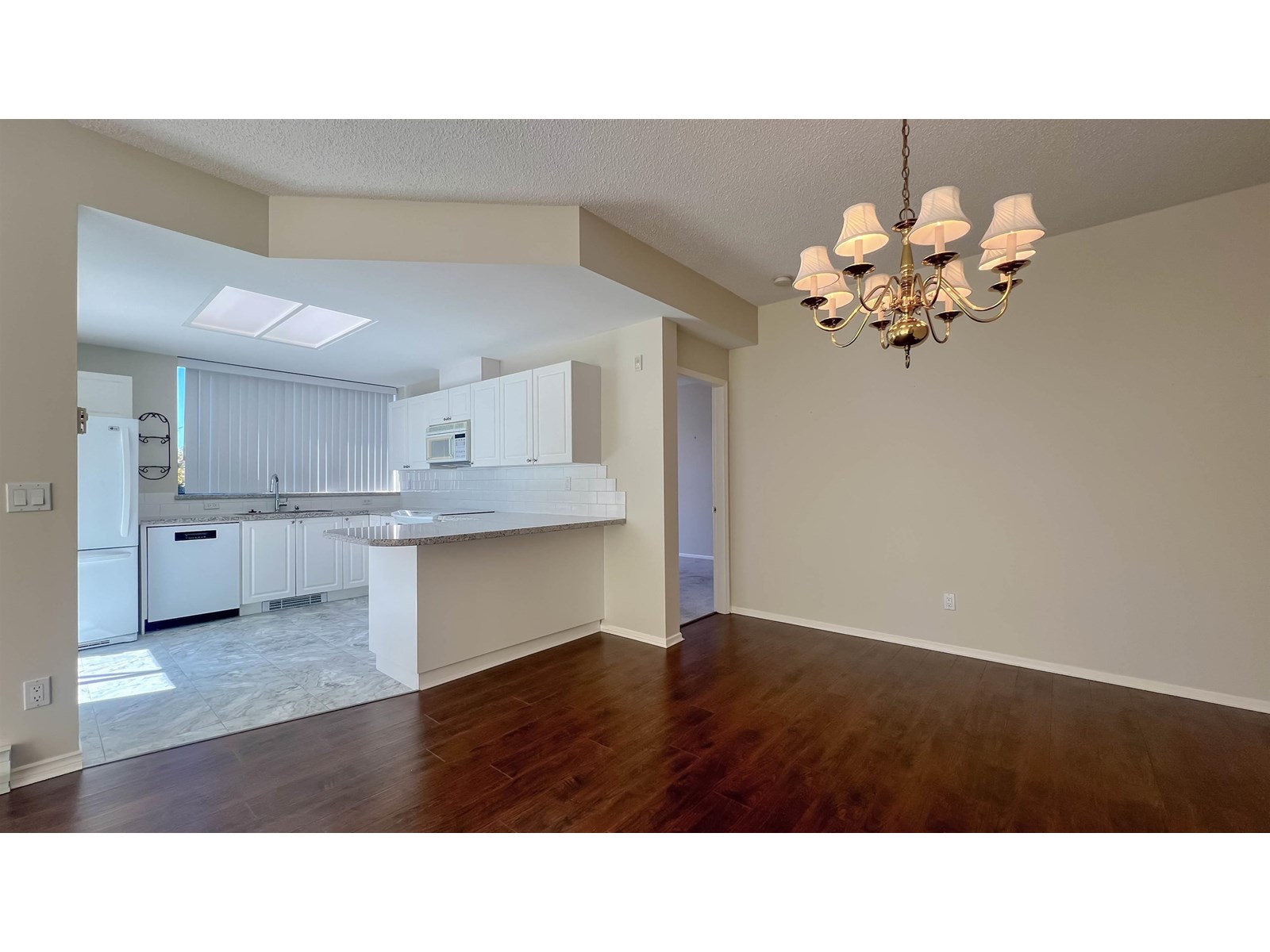 Photo 6 of 407 1765 Martin Drive, Surrey BC