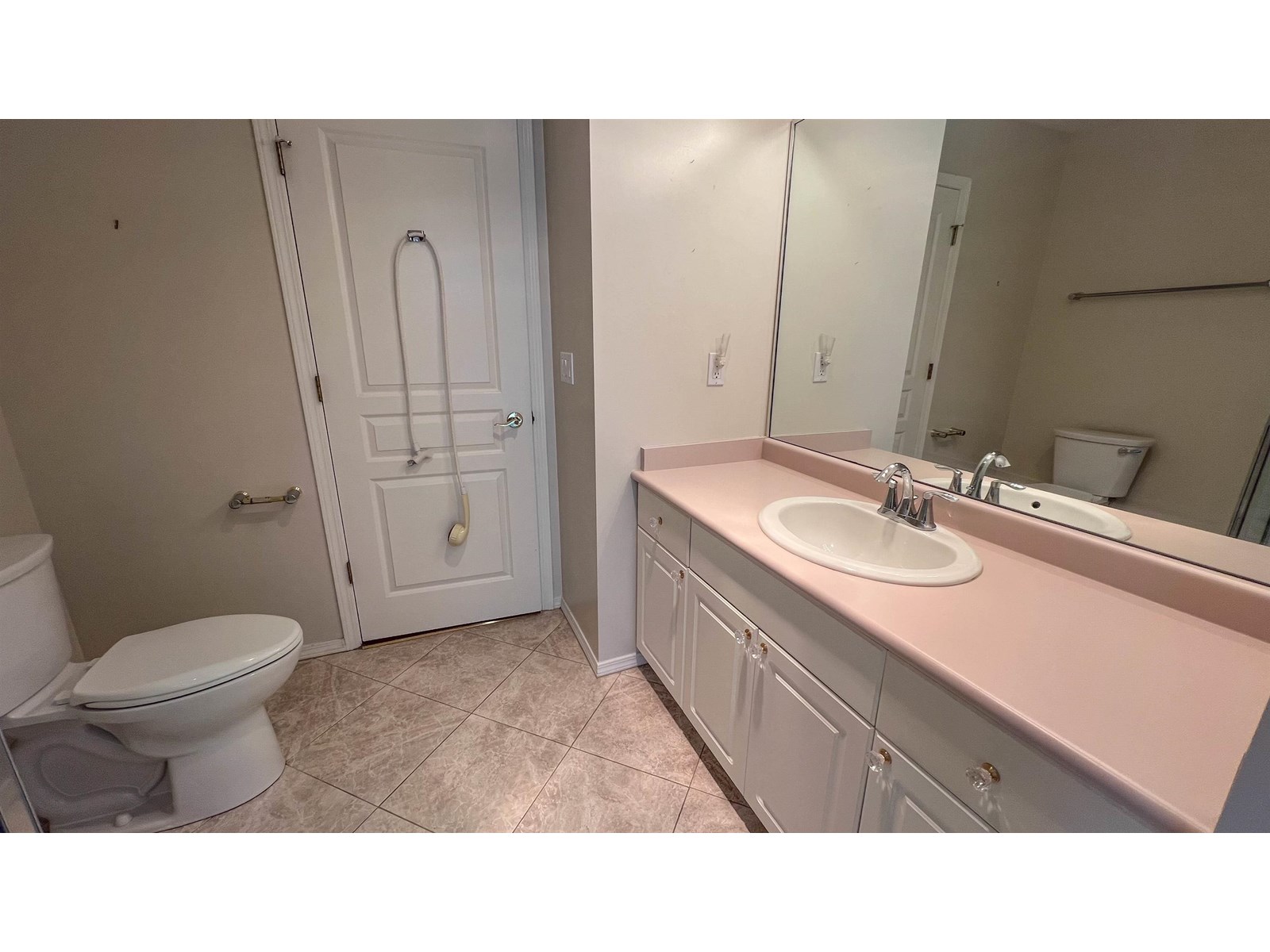 Photo 16 of 407 1765 Martin Drive, Surrey BC