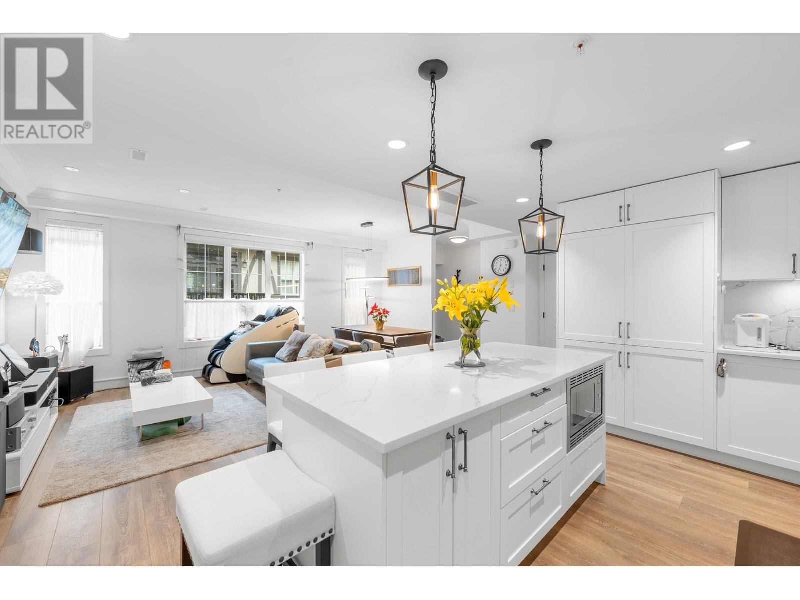 Photo 15 of 451 W 63rd Avenue, Vancouver BC
