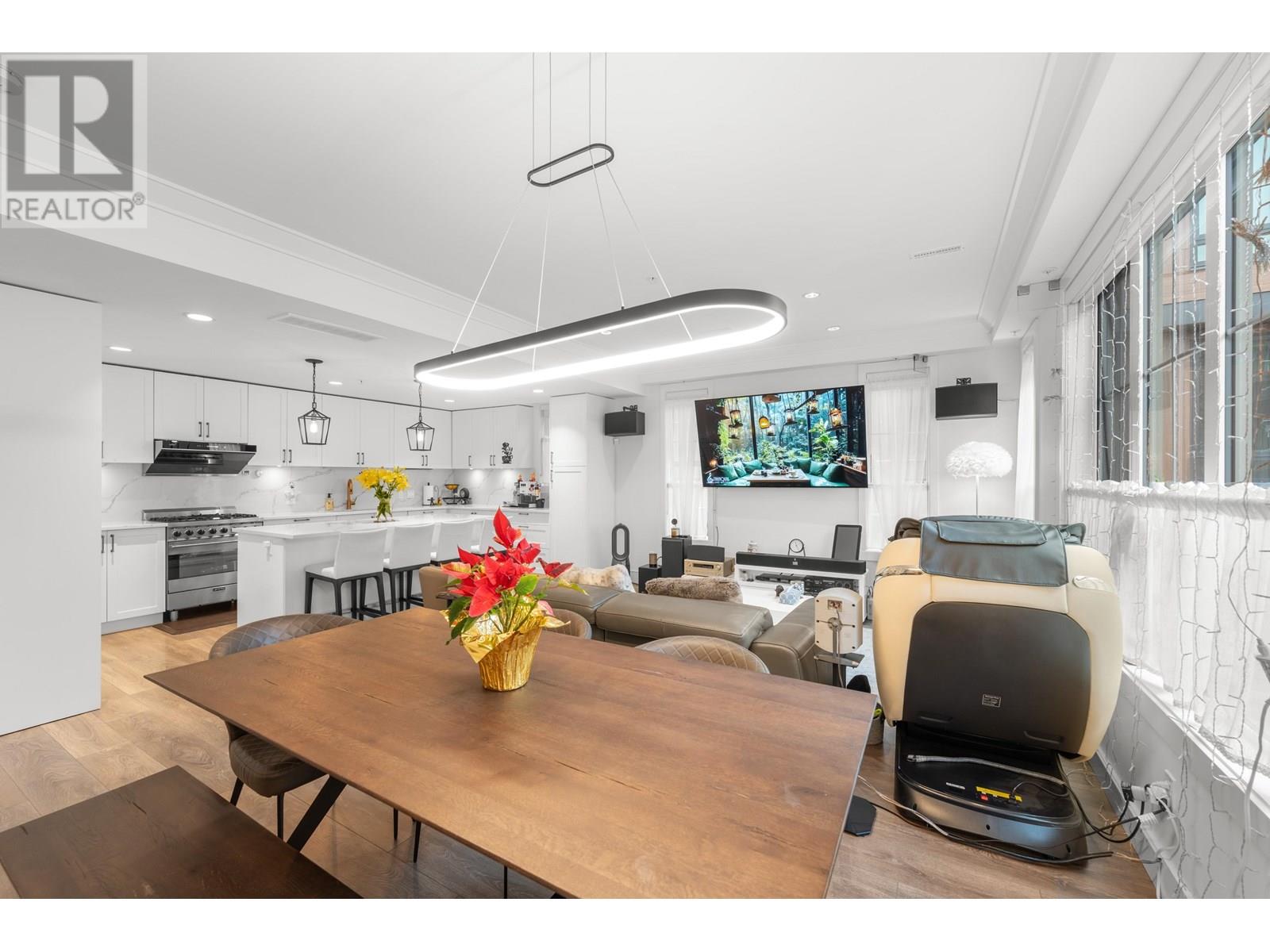 Photo 9 of 451 W 63rd Avenue, Vancouver BC
