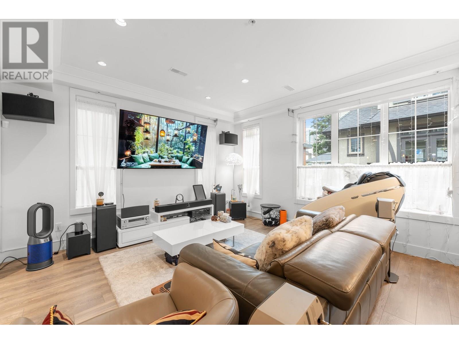 Photo 5 of 451 W 63rd Avenue, Vancouver BC